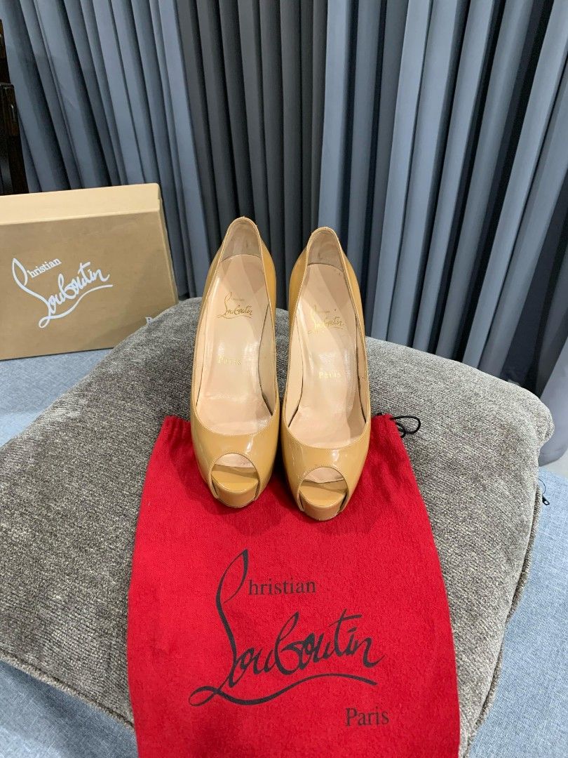 Christian Louboutin Size 37 (Category: Sneakers & Footwear) located in Porac. Submitted by aloner1202 (Listing ID 1366345651, Image 3). Description: Inclusion complete. Box, dustbag, spare heel tips..
