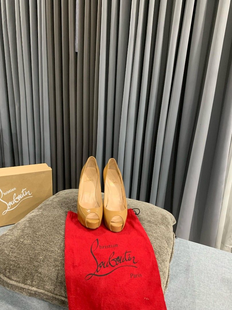 Christian Louboutin Size 37 (Category: Sneakers & Footwear) located in Porac. Submitted by aloner1202 (Listing ID 1366345651, Image 2). Description: Inclusion complete. Box, dustbag, spare heel tips..