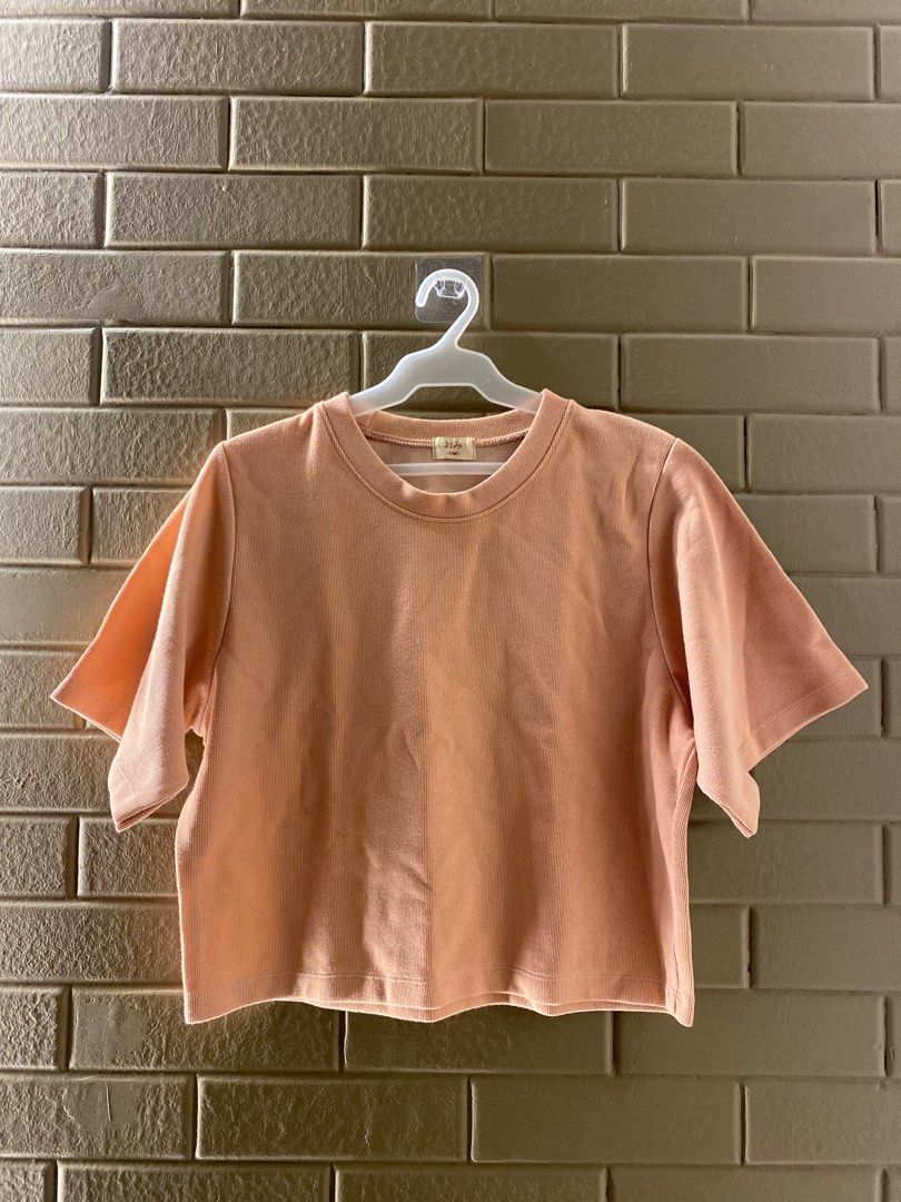 Crop top Salmon (Category: Blouses) located in Las Pinas. Submitted by DailyssentialsbyD (Listing ID 1366204781, Image 2). Description: .