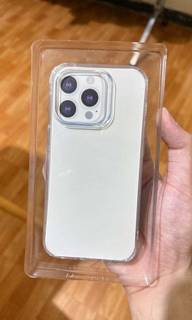 ESR Clear Case for iPhone 14 Pro (Category: Cases & Sleeves) located in Bacoor. Submitted by patrickluwis (Listing ID 1366294989, Image 2). Description: Selling these ESR clear jelly case. I have 4 pcs all for iPhone 14 pro. These are freebies from ESR when I ordered a keyboard from their store in laz. Take all 4 for only P250 + sf. PM me for more info RFS: Not a 14 pro user..