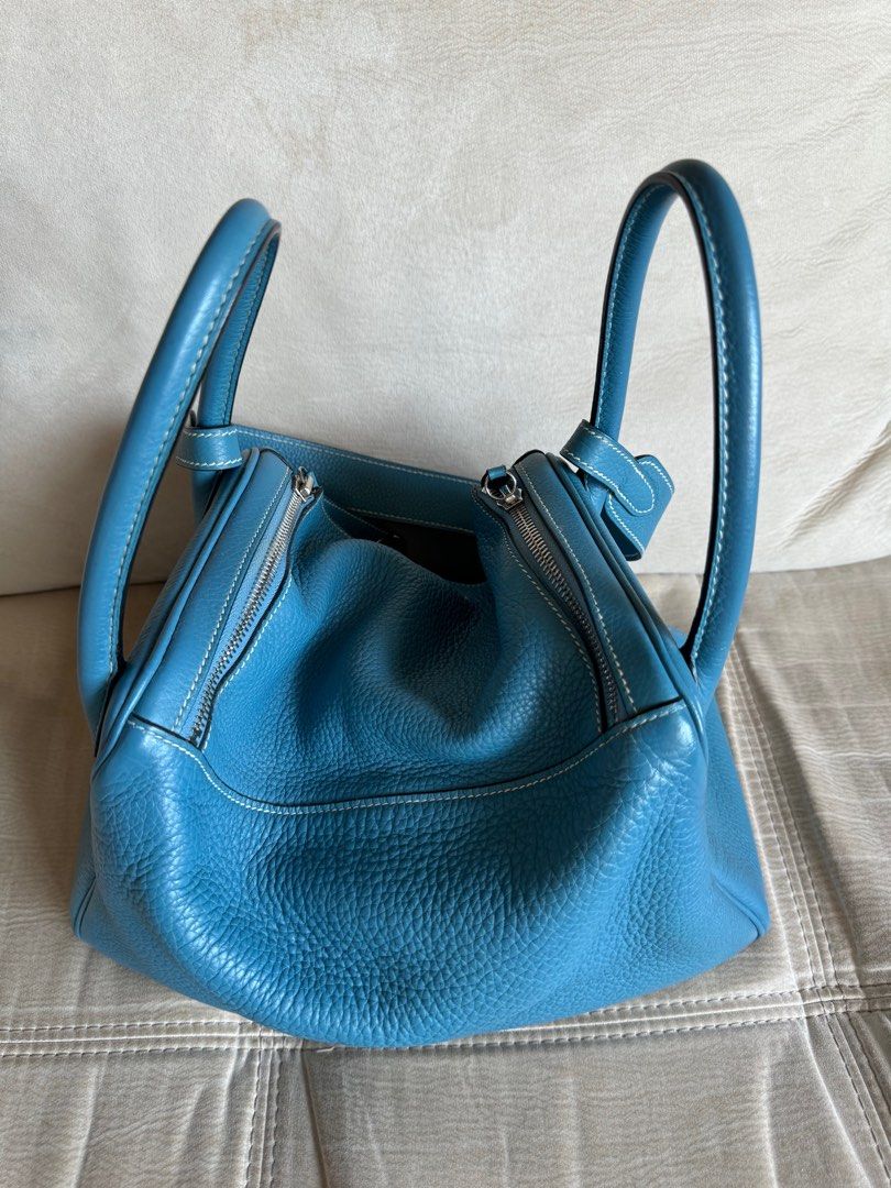 Hermes Lindy 30 (Category: Luxury Bags & Wallets) located in Mandaluyong City. Submitted by shoppers780 (Listing ID 1366250795, Image 2). Description: Authentic Hermes Lindy 30 Bag only, no other inclusion Color blue jean With slight signs of use Pick up item in Mandaluyong.