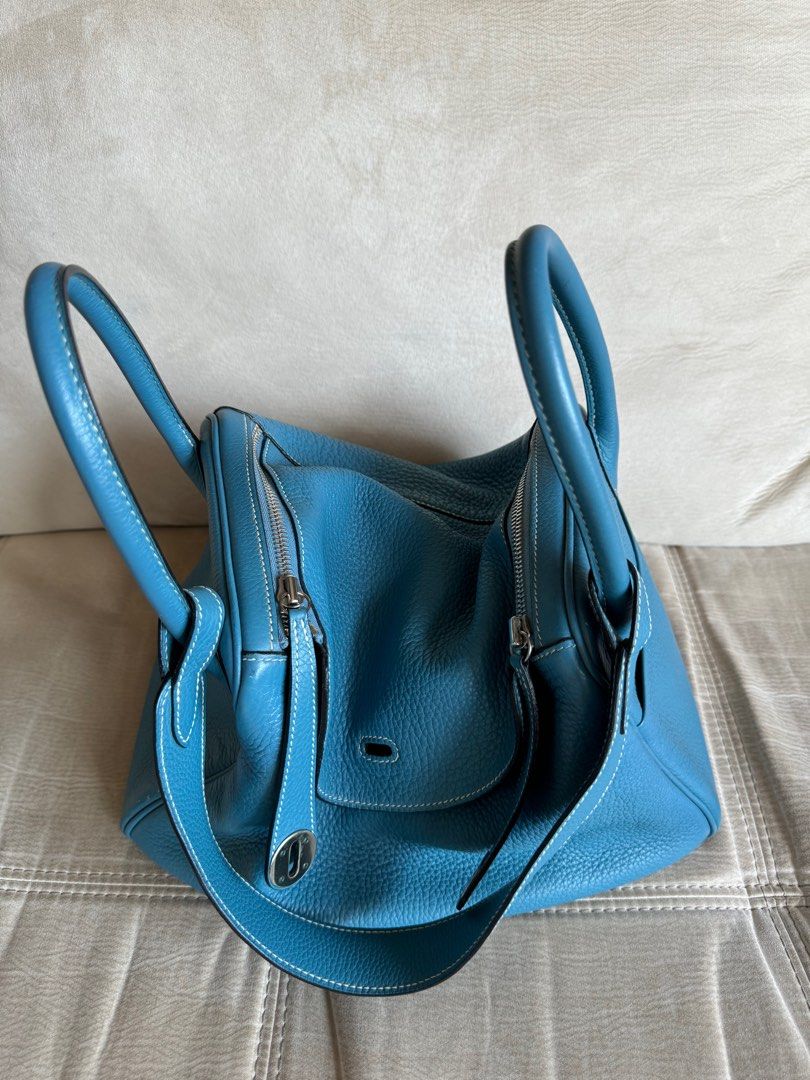 Hermes Lindy 30 (Category: Luxury Bags & Wallets) located in Mandaluyong City. Submitted by shoppers780 (Listing ID 1366250795, Image 1). Description: Authentic Hermes Lindy 30 Bag only, no other inclusion Color blue jean With slight signs of use Pick up item in Mandaluyong.
