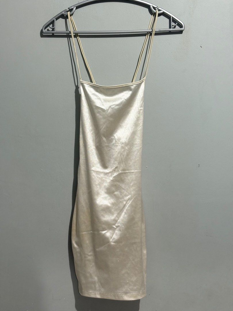 H&M Bodycon Dress (Category: Dresses) located in San Carlos City. Submitted by sellwsel (Listing ID 1366341677, Image 1). Description: - rfs: decluttering - superr nice and body hugging - xxs frames only kasi super tight na on xs - has stains pero will have it washed before shipping - msg me for when worn photos mop: gcash/bdo mod: j&t.