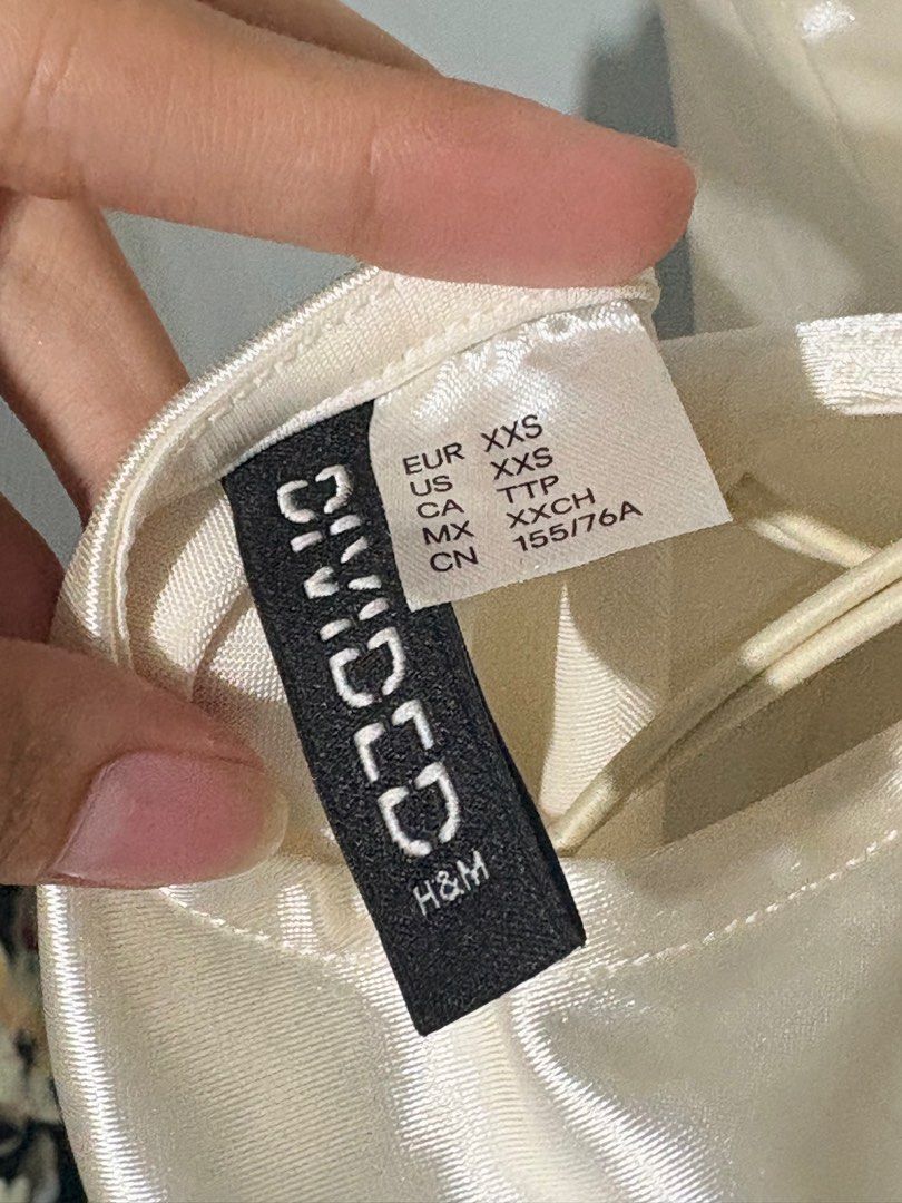 H&M Bodycon Dress (Category: Dresses) located in San Carlos City. Submitted by sellwsel (Listing ID 1366341677, Image 3). Description: - rfs: decluttering - superr nice and body hugging - xxs frames only kasi super tight na on xs - has stains pero will have it washed before shipping - msg me for when worn photos mop: gcash/bdo mod: j&t.