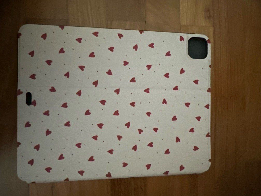 Ipad Case (Category: Laptops & Notebooks) located in Singapore. Submitted by lemonpie2 (Listing ID 1366280582, Image 2). Description: .