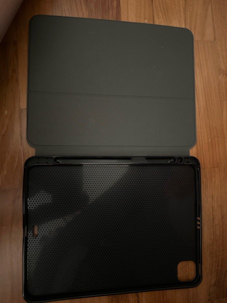 Ipad Case (Category: Laptops & Notebooks) located in Singapore. Submitted by lemonpie2 (Listing ID 1366280582, Image 3). Description: .