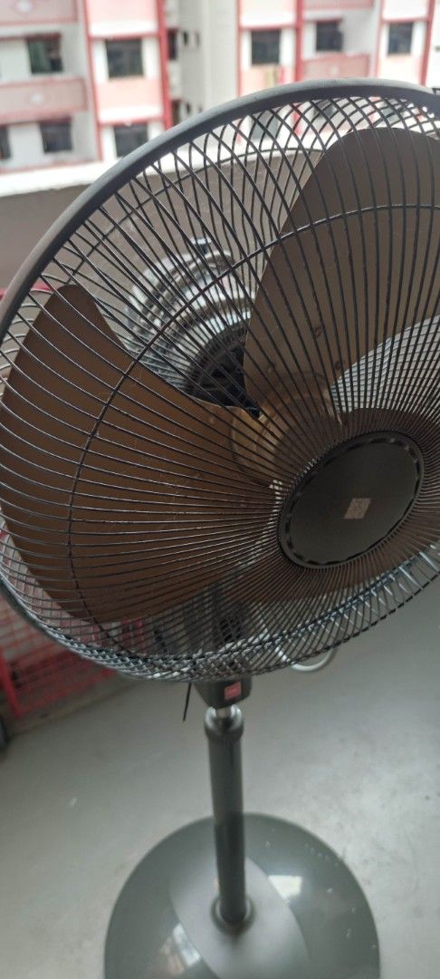 KDK solid fan. Solid motor (Category: CDs & DVDs) located in Singapore. Submitted by MFMFF (Listing ID 1366204658, Image 3). Description: condition 7/10. get yours today!.