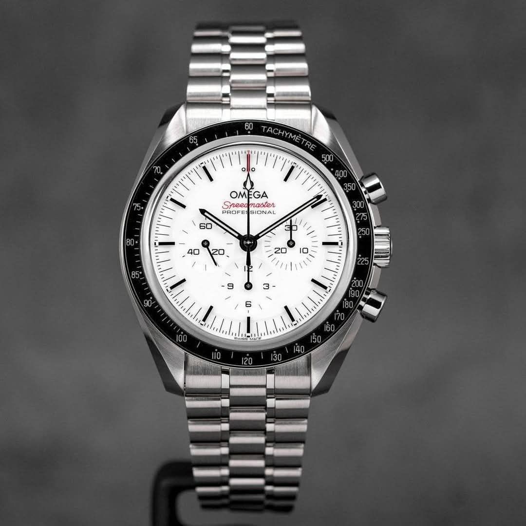 New Omega Speedmaster 42mm (Category: Luxury Watches) located in Mandaluyong City. Submitted by 88nac (Listing ID 1366295600, Image 1). Description: 488k Slightly Negotiable NEW Omega Speedmaster 3861 White Dial Full set 10/10 condition Brand new All complete PM for inquiries.
