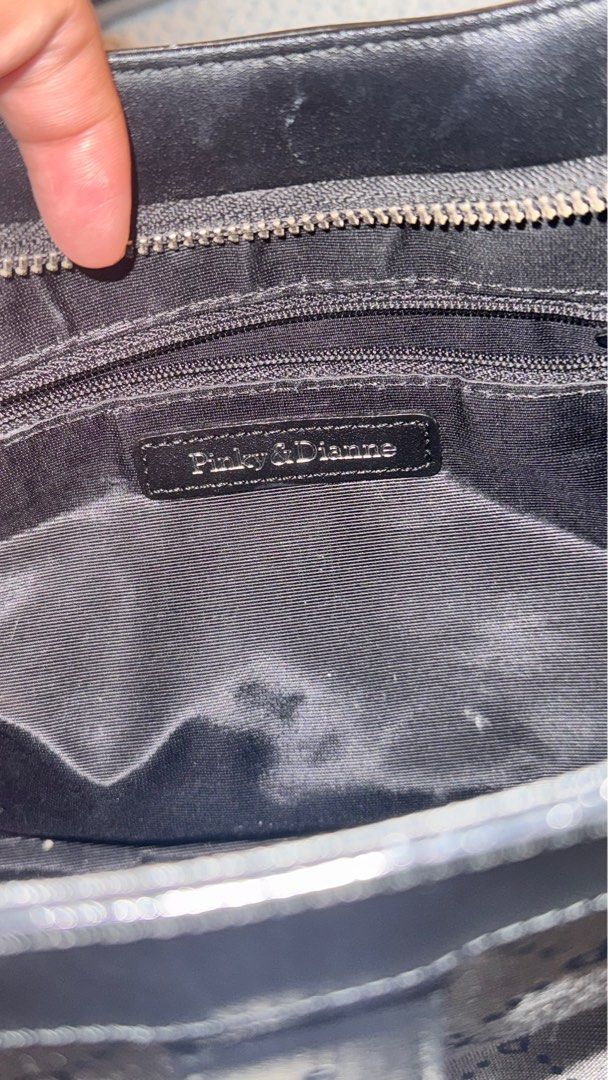 Pinky & Dianne Kili Bag (Category: Luxury Bags & Wallets) located in Rizal. Submitted by kkdonut (Listing ID 1366312677, Image 3). Description: .
