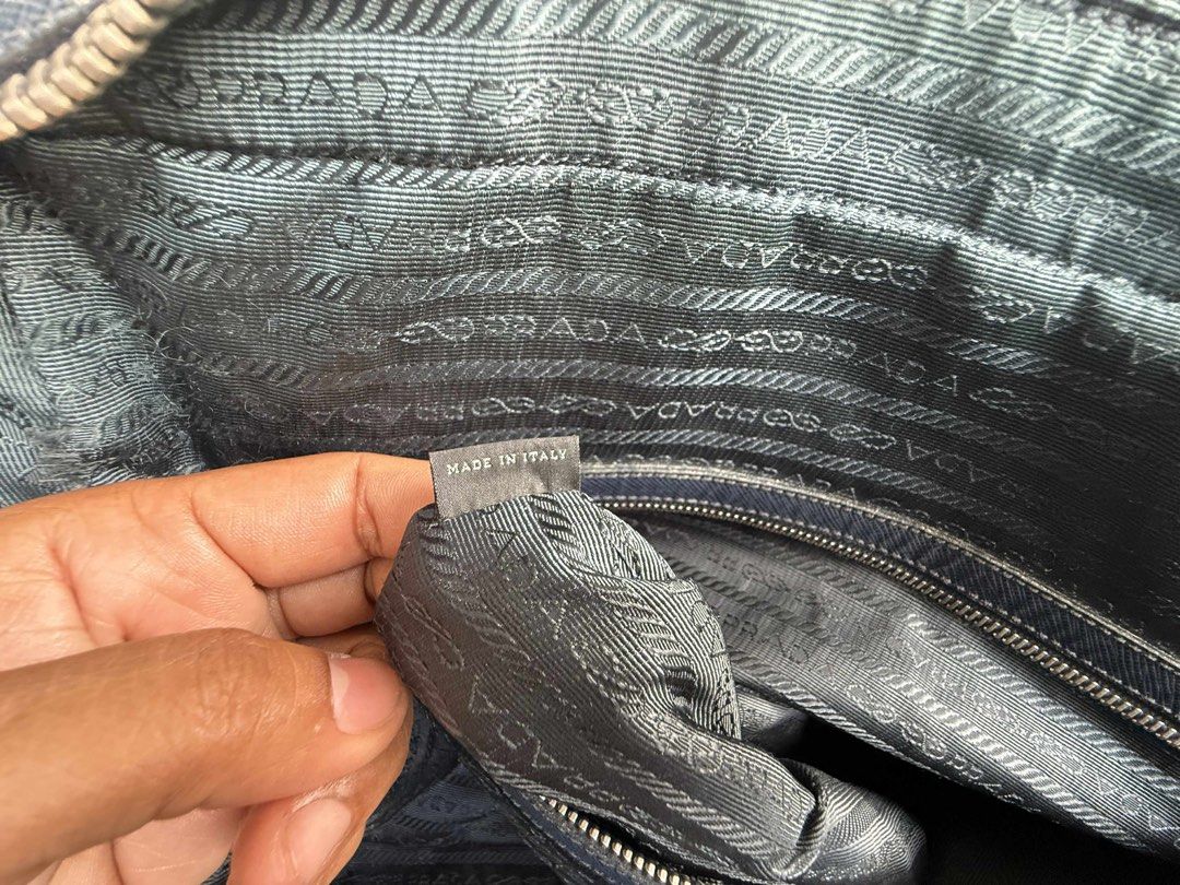 Prada laptop bag (Category: Luxury Bags & Wallets) located in Santa Ana. Submitted by astonandariana (Listing ID 1363580566, Image 3). Description: .