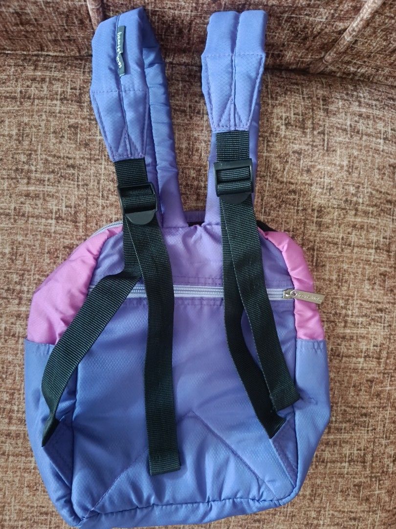 Preloved Heartstrings small backpack (Category: Backpacks) located in Iloilo. Submitted by bruhakordapya (Listing ID 1366236589, Image 3). Description: Selling my daughter's preloved small backpack.Please check the picture for the size of the bag.