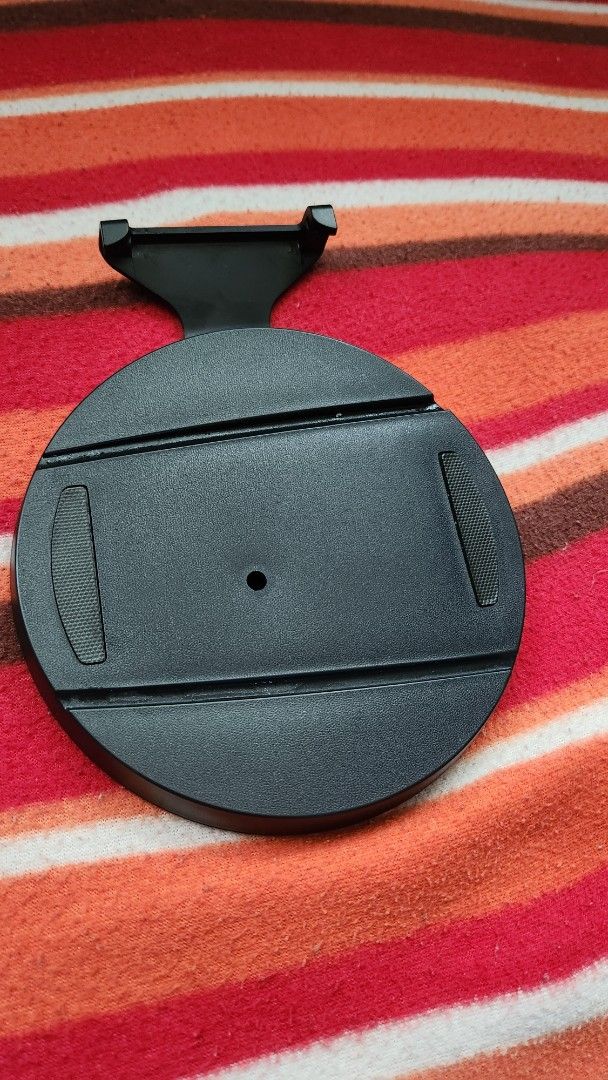 PS5 Stand with screw (Category: PlayStation) located in San Juan City. Submitted by lukapukus (Listing ID 1366198450, Image 1). Description: orig ps5 stand with screw for 800 php location montalban rizal every morning greenhilla office hour pwede lalamove sagot nyo fee.