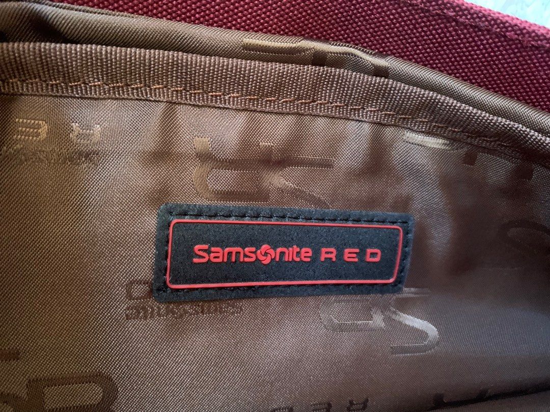 Samsonite Laptop Bag (Category: Laptop Bags & Sleeves) located in Manila. Submitted by sblue51776932 (Listing ID 1366312988, Image 1). Description: .
