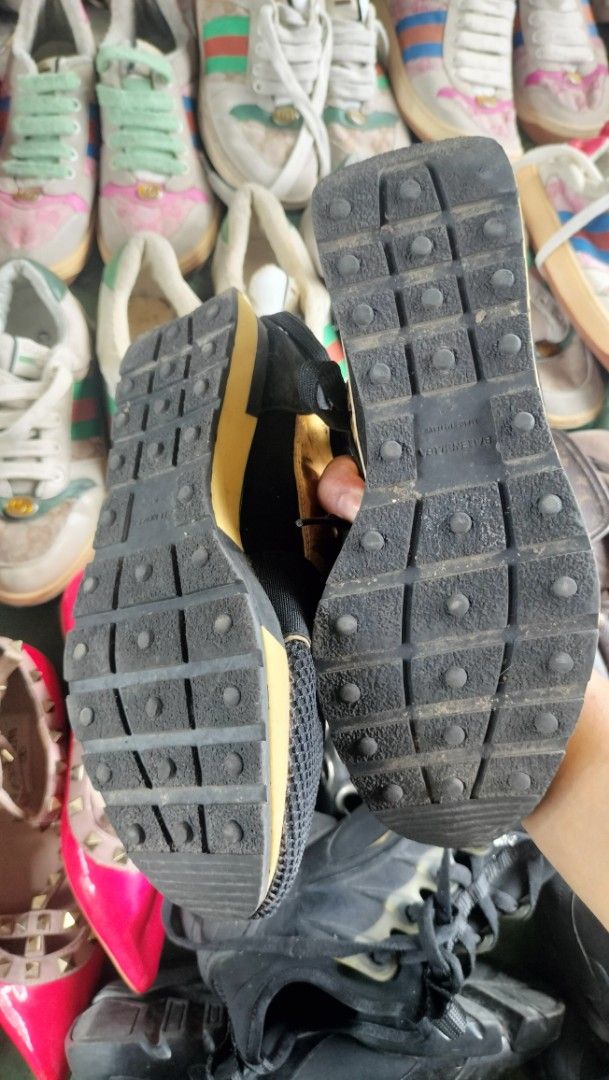 Selection ukay shoes bundle (Category: Sneakers) located in Calamba. Submitted by ryanrejano74316 (Listing ID 1366242037, Image 2). Description: Ukay selection shoes all branded 40-45 pairs kayo na maglinis 10k only lahatan na.