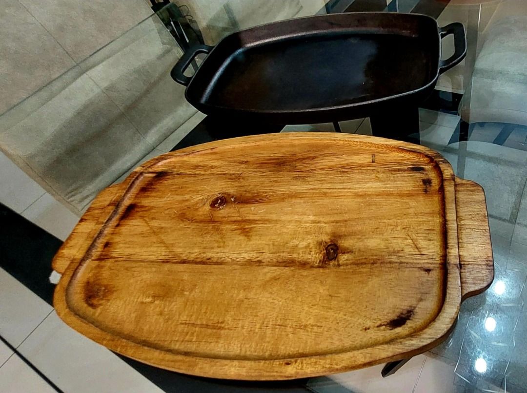 Sizzling Plate x 2 (Category: Dinnerware & Cutlery) located in Manila. Submitted by 123_kikay (Listing ID 1366245644, Image 1). Description: bought in SnR 2 sizzling plate . 1 large and 1 medium hot plate for a price of 1.