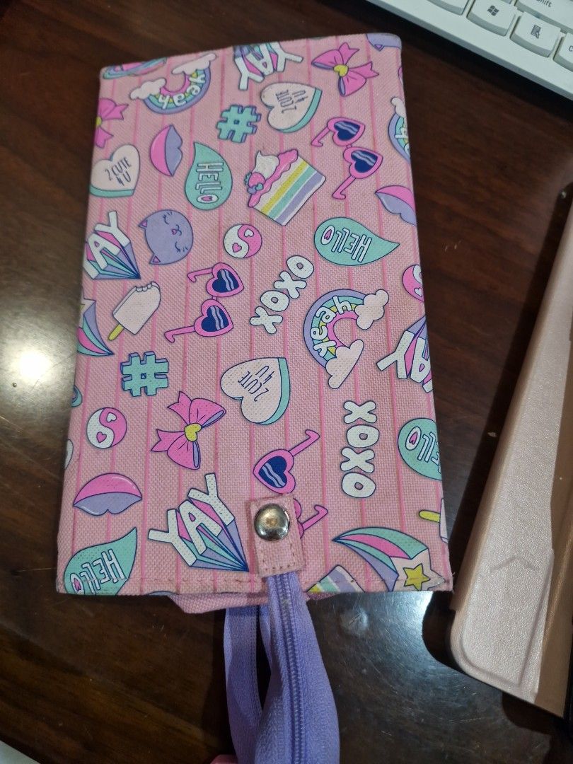 smiggles pencil case (Category: Stationery & School Supplies) located in Mandaluyong City. Submitted by mjmc56 (Listing ID 1366330117, Image 3). Description: super nice.