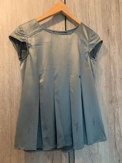 《0.5折》Stage of Playlord silky shine Sliver Grey blouse 銀灰色光澤上衣 not silk blouse64241615318019110