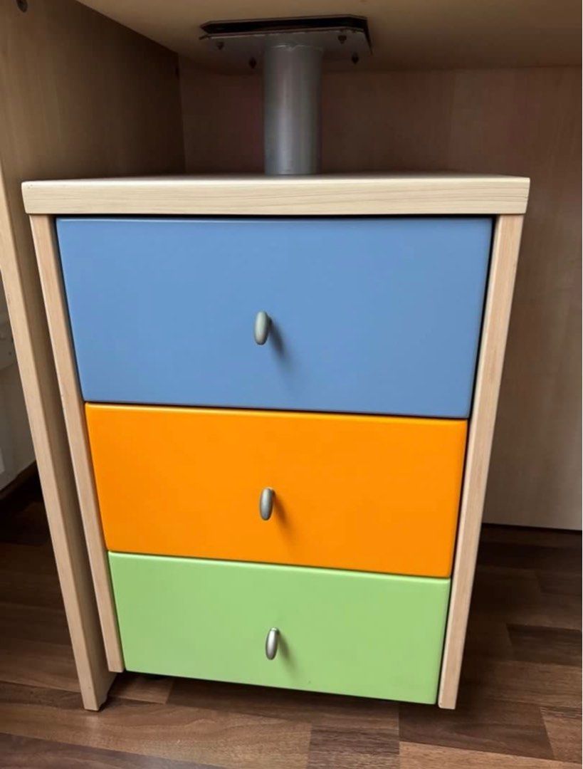 Study Table (Category: Tables & Sets) located in Singapore. Submitted by kero7 (Listing ID 1366264377, Image 3). Description: The extendable side table measuring: 50cm (depth) 75.5cm (height) 91cm (width) -final price, Non-negotiable as price already adjusted - self collection.