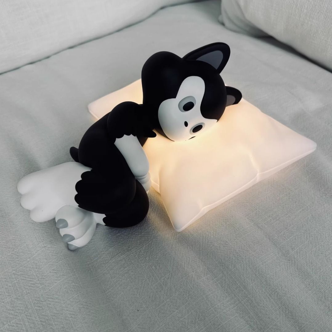 彫刻・オブジェ TIDE Pillow Cat Figure Sculpture Lamp TIDE | 'Pillow' **ON SALE** (2025) | Artsy