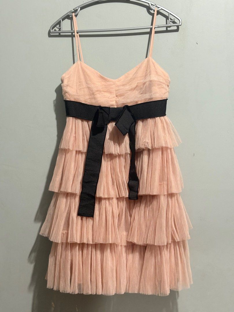 Valentino Pink Ruffle Dress (Category: Dresses) located in San Carlos City. Submitted by sellwsel (Listing ID 1366339683, Image 1). Description: - rfs: decluttering - superrr cute - s frames - msg for when worn photos - no issues mop: gcash/bdo mod: j&t.