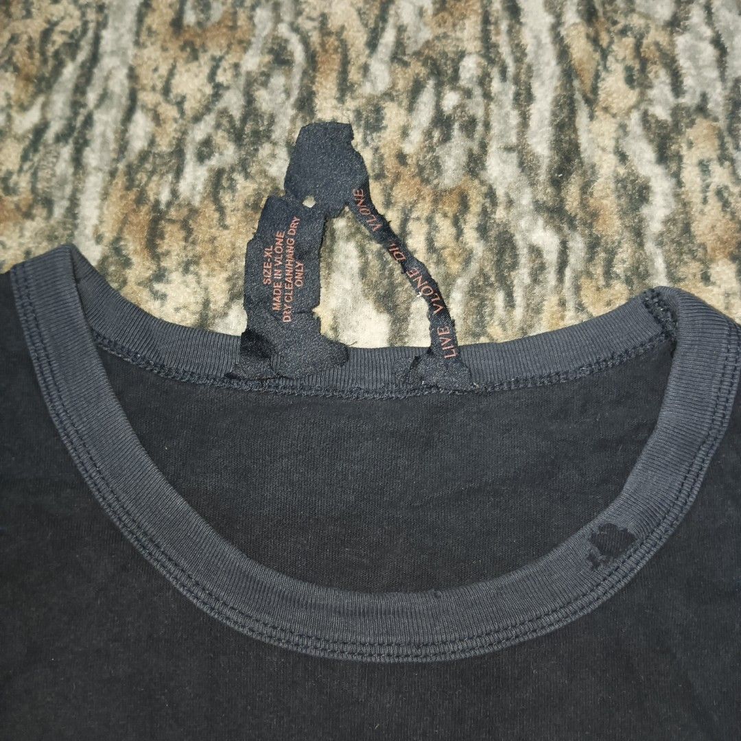 Vlone x Palm Angels shirt (Category: Tshirts & Polo Shirts ) located in Pasig City. Submitted by goryong (Listing ID 1366259062, Image 3). Description: good condition color rate 9/10 issue may ngatngat sa neckline (see pic) width 22 length 29.5 (all items is preloved/trifth, manage your expectation).