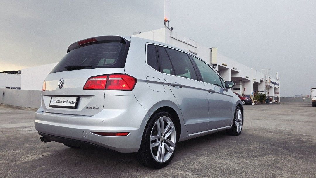 Volkswagen Sportsvan 1.4 Highline AM14HZ sportsvan Auto (Category: Used Cars) located in Singapore. Submitted by idealmotoringauto (Listing ID 1366292841, Image 3). Description: Features 1.4L Turbo-charge TSI engine, 123 BHP, 7 speed DSG, ABS, Airbag, Cruise control, Traction control, Auto LED Headlights, Wipers, Keyless Entry/Start/Stop. Accessories panoramic roof, Factory media/Bluetooth/Audio system, Reverse camera and park assist, leather sea