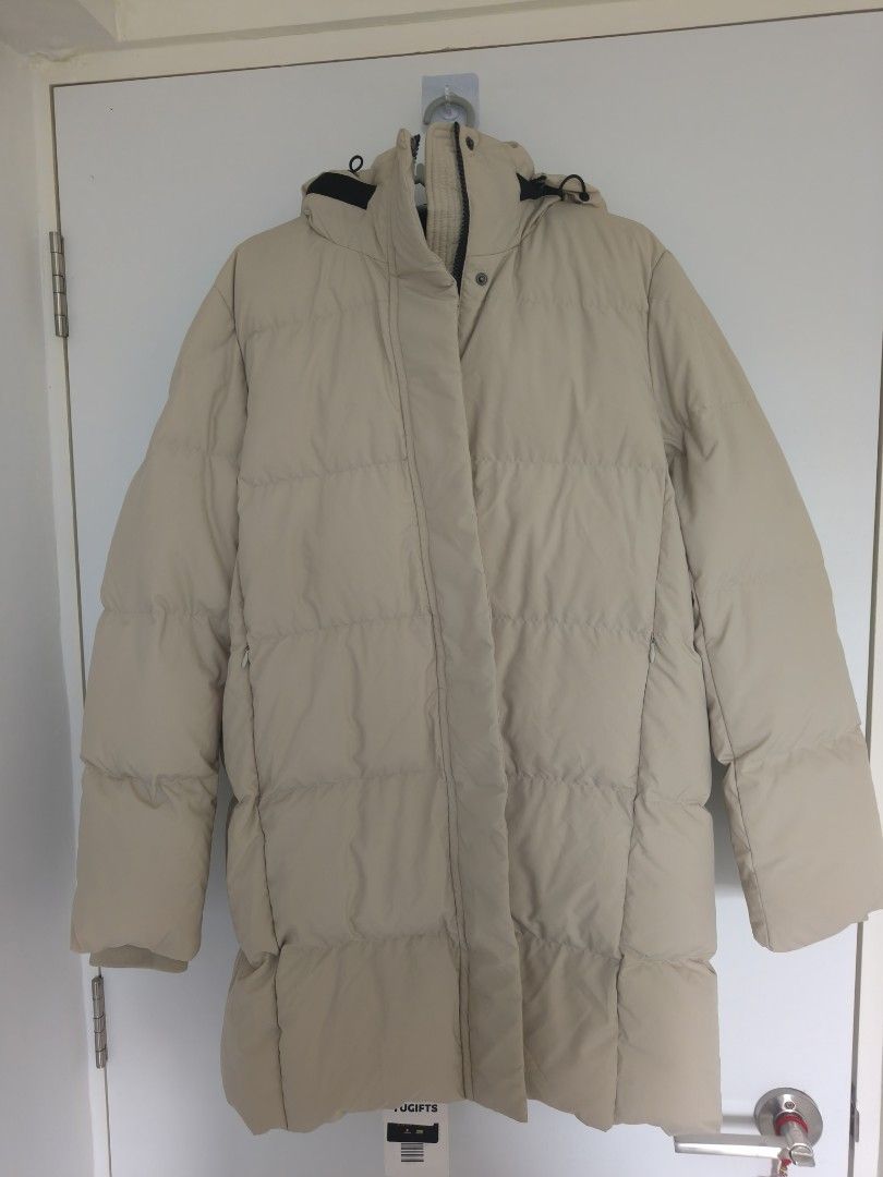 Winter Jacket (Category: Coats, Jackets and Outerwear) located in Singapore. Submitted by kindy001 (Listing ID 1366245247, Image 1). Description: suitable for winter country never wore before so letting go cheap to clear some space very good quality comes with zip pocket buckle belt detachable hoodie zip and buttons will provide mailing not for fussy.
