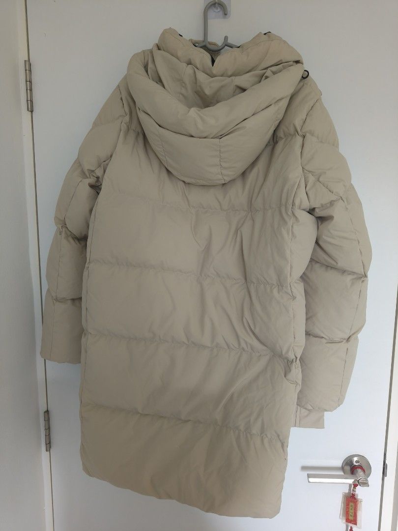 Winter Jacket (Category: Coats, Jackets and Outerwear) located in Singapore. Submitted by kindy001 (Listing ID 1366245247, Image 2). Description: suitable for winter country never wore before so letting go cheap to clear some space very good quality comes with zip pocket buckle belt detachable hoodie zip and buttons will provide mailing not for fussy.