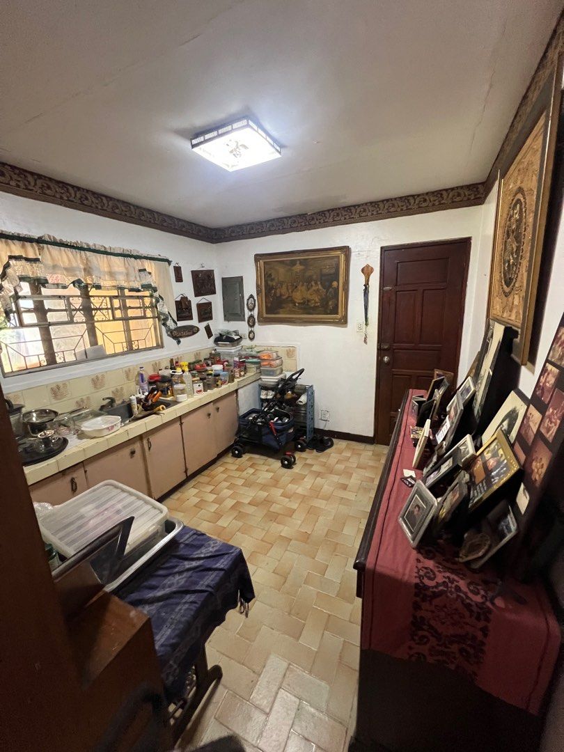 3Br Bungalow with spacious front yard (Category: House & Lot) located in Paranaque City. Submitted by rebcinmeds (Listing ID 1361781401, Image 2). Description: 3Br Bungalow in BF Homes International Village in Las Piñas City. Built in the 80s, structure is sturdy but dated. Spacious front yard for garden where children and their pets can run around. Very near schools like Montessori and Southville International. BF Homes is one, if not the larges