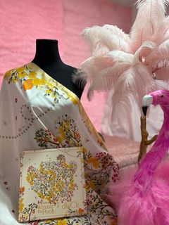 (Category: ) located in . Submitted by blinkcouture (Listing ID 1361728375, Image 1). Description: .