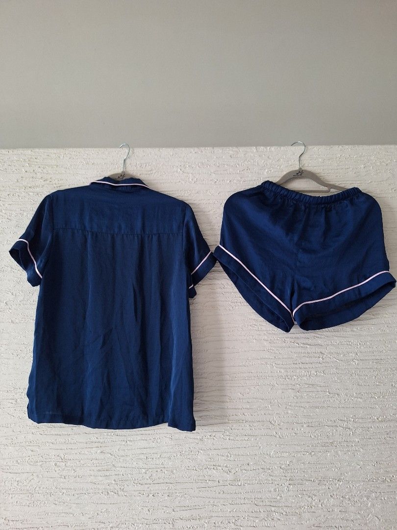 Australia Peter Alexander Pyjamas (Category: New Undergarments & Loungewear) located in Singapore. Submitted by mochacutie (Listing ID 1361773416, Image 2). Description: - Given as a gift from Australia and decided to sell off at a discounted price. - Brand new.