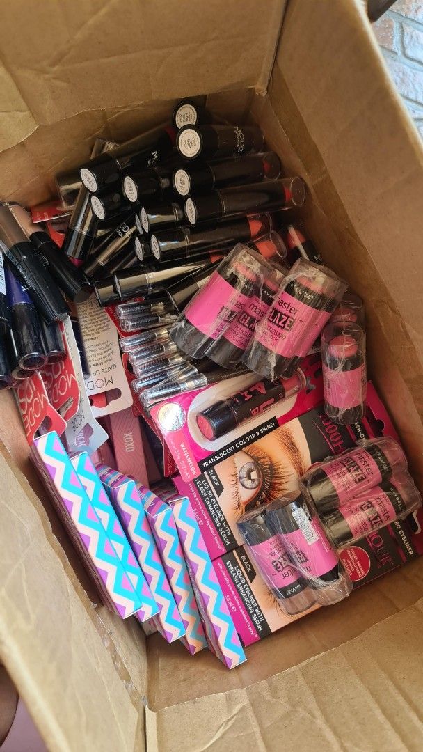 Cosmetics Branded Wholesale One Box (Category: Makeup) located in Quezon City. Submitted by floreskari78555 (Listing ID 1361702783, Image 1). Description: For Sale‼️‼️ 1box assorted Branded Cosmetics 140pcs 8,500php ‼️‼️TAKE ALL With freebies 20pcs small brushes Brands: Maybelline Pink Sugar Mode Model & Co Loreal Nyx 1000 hour Set includes: Liquid Lipstick Foundations Concealer Eyeshadow Palette Liquid Eyeliner Lip Balm Lipstick Lip Crayon Eyepa