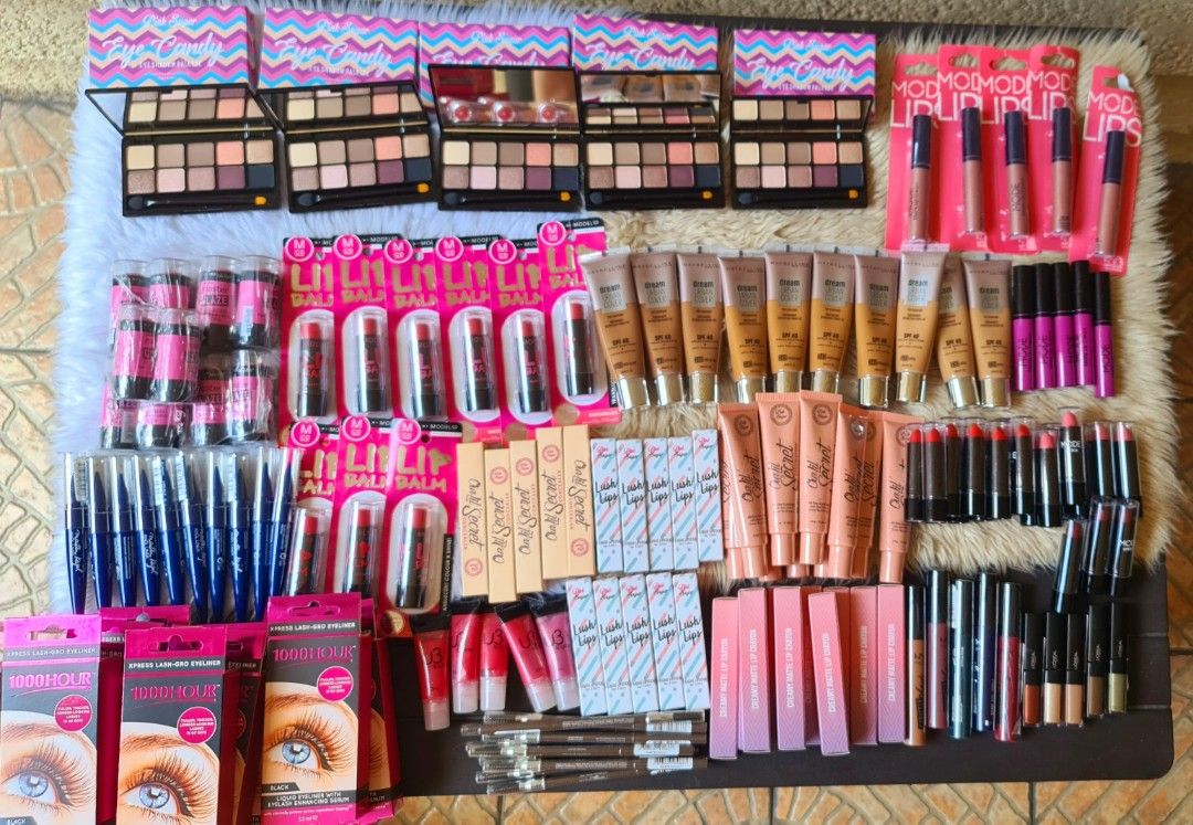 Cosmetics Branded Wholesale One Box (Category: Makeup) located in Quezon City. Submitted by floreskari78555 (Listing ID 1361702783, Image 2). Description: For Sale‼️‼️ 1box assorted Branded Cosmetics 140pcs 8,500php ‼️‼️TAKE ALL With freebies 20pcs small brushes Brands: Maybelline Pink Sugar Mode Model & Co Loreal Nyx 1000 hour Set includes: Liquid Lipstick Foundations Concealer Eyeshadow Palette Liquid Eyeliner Lip Balm Lipstick Lip Crayon Eyepa
