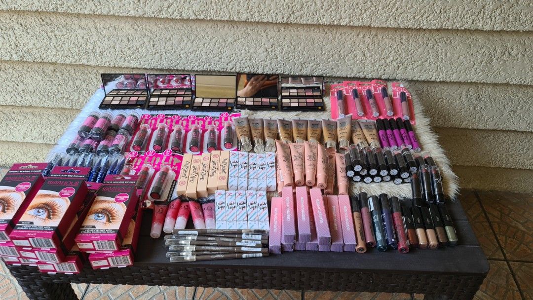 Cosmetics Branded Wholesale One Box (Category: Makeup) located in Quezon City. Submitted by floreskari78555 (Listing ID 1361702783, Image 3). Description: For Sale‼️‼️ 1box assorted Branded Cosmetics 140pcs 8,500php ‼️‼️TAKE ALL With freebies 20pcs small brushes Brands: Maybelline Pink Sugar Mode Model & Co Loreal Nyx 1000 hour Set includes: Liquid Lipstick Foundations Concealer Eyeshadow Palette Liquid Eyeliner Lip Balm Lipstick Lip Crayon Eyepa