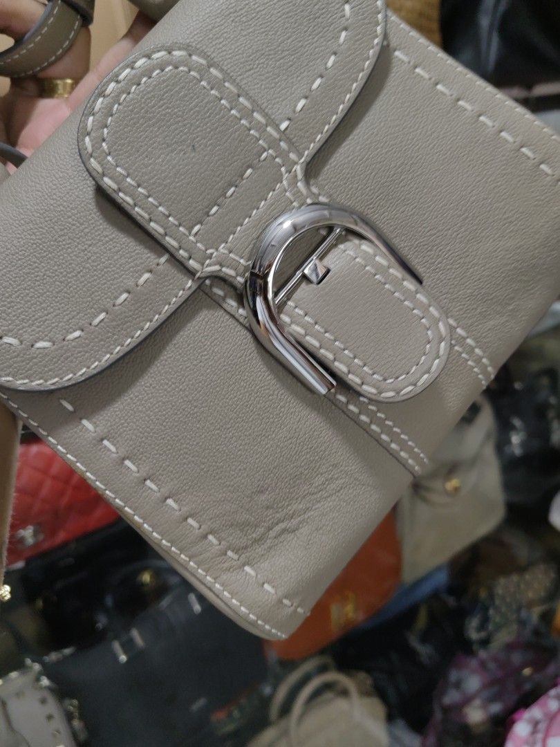 Delvaux (Category: Luxury Bags & Wallets) located in Davao. Submitted by daneyvintage (Listing ID 1361714184, Image 3). Description: super ganda Japan source.