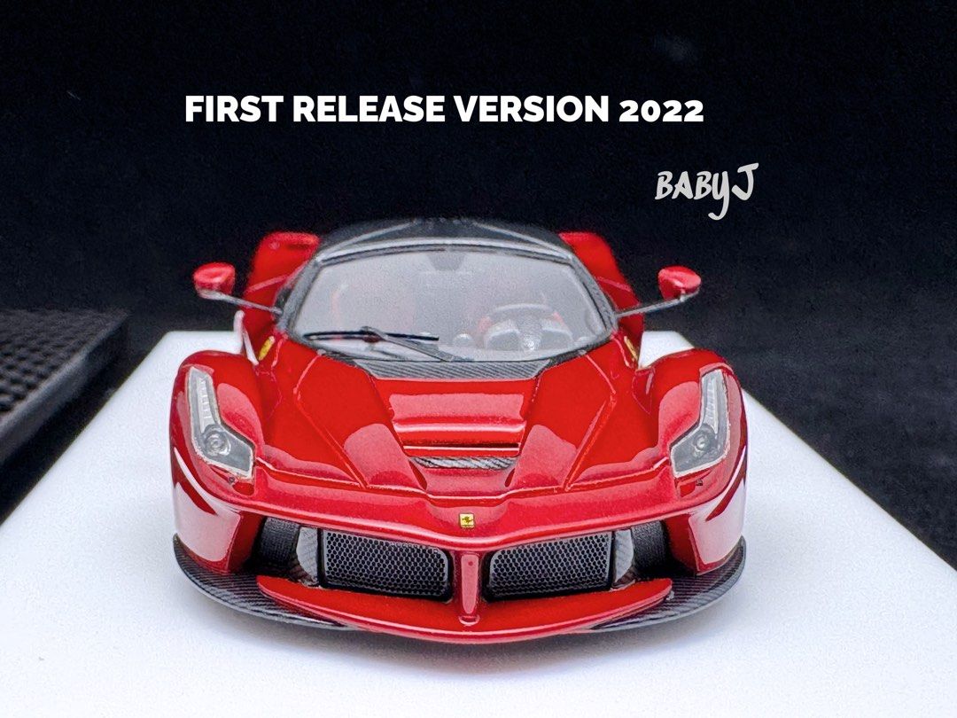 DMH 1:64 LaFerrari Aperta & Hard Top Metallic Red Resin Model