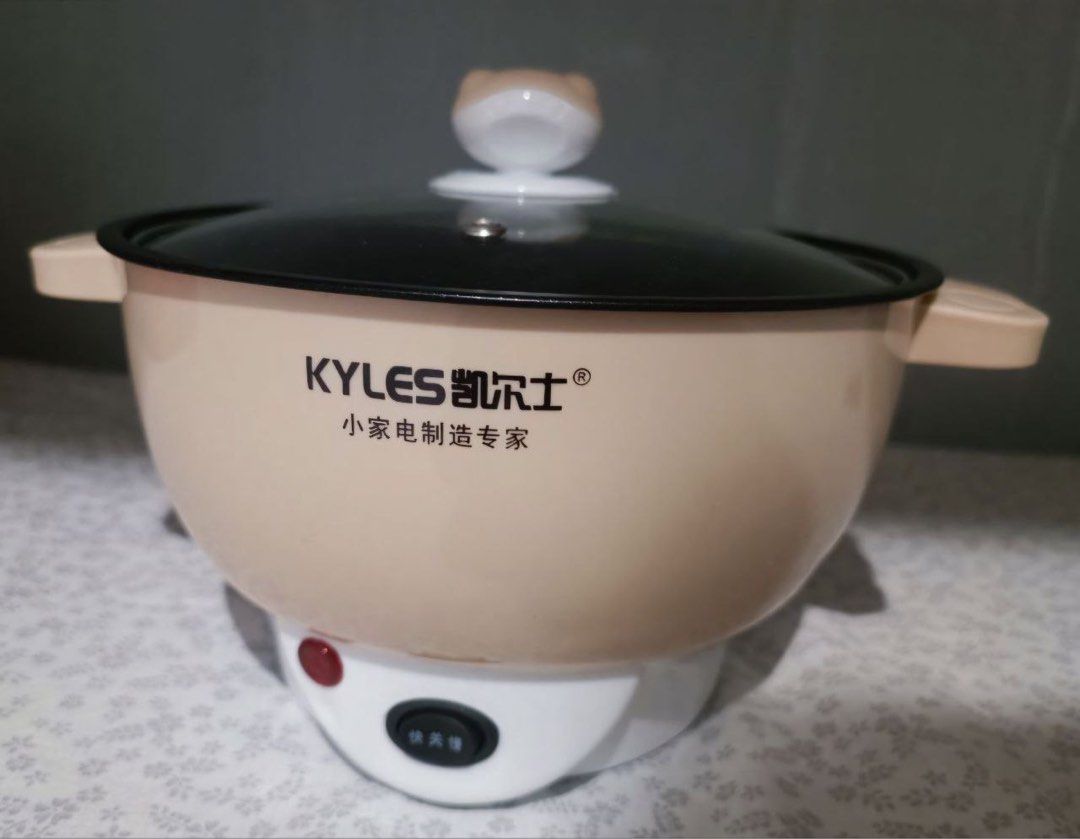Electric Multicooker (Category: Cookware & Accessories) located in Mandaluyong City. Submitted by prelovedshionista (Listing ID 1361663639, Image 3). Description: 3 button modes Non-stick Slight scratches but still non-stick Location is Carmona Cavite.