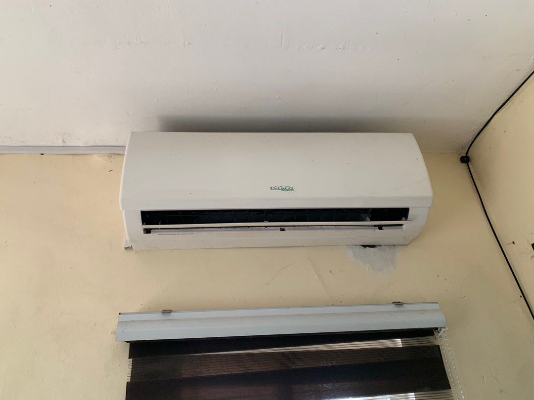 Everest 1.5hp Split-type AC (Category: Air Conditioning and Heating) located in Pasay City. Submitted by behonestdear (Listing ID 1361783726, Image 1). Description: 10k unit only kayo po magpapadismantle Pickup at Lancaster new city cavite.