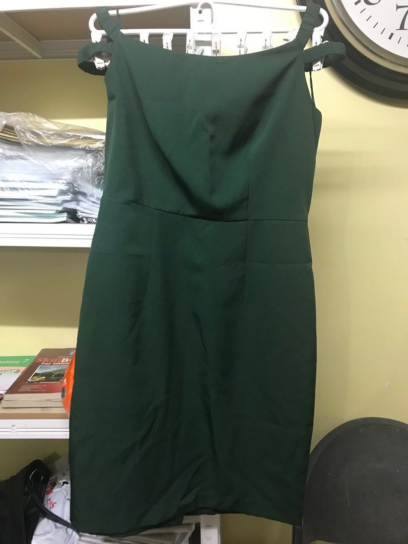 Green Dress (Category: Dresses) located in Guagua. Submitted by paudf (Listing ID 1361728013, Image 2). Description: Used once only In great condition Rfs: not my size anymore.