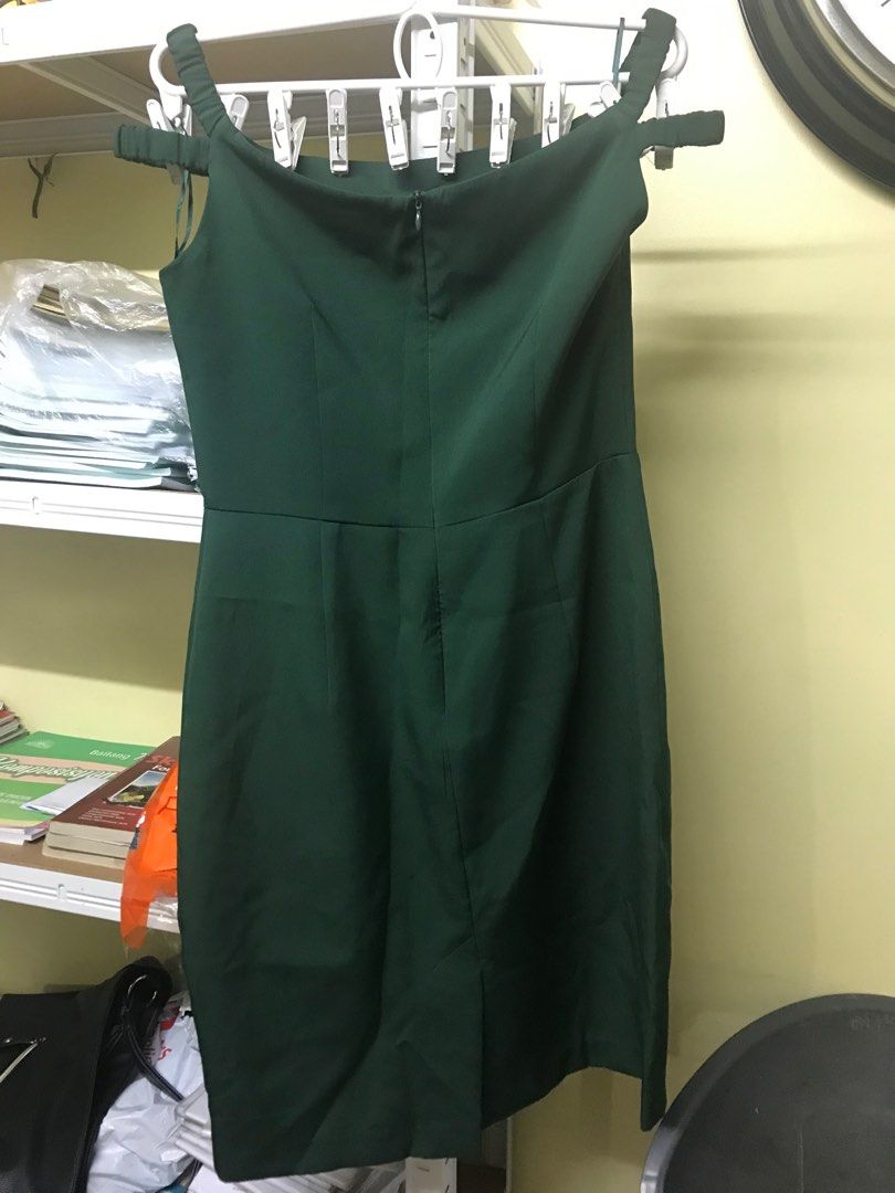 Green Dress (Category: Dresses) located in Guagua. Submitted by paudf (Listing ID 1361728013, Image 3). Description: Used once only In great condition Rfs: not my size anymore.