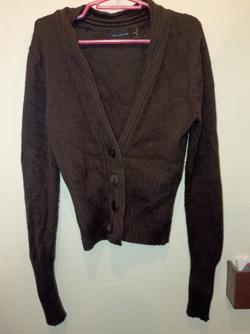 H&M (Limited) Brown Cardigan (Category: Coats, Jackets and Outerwear) located in Dumaguete. Submitted by czodex (Listing ID 1361714632, Image 2). Description: Good for the cold weather Barely used Size XS MOP - GCASH MOD - JNT.