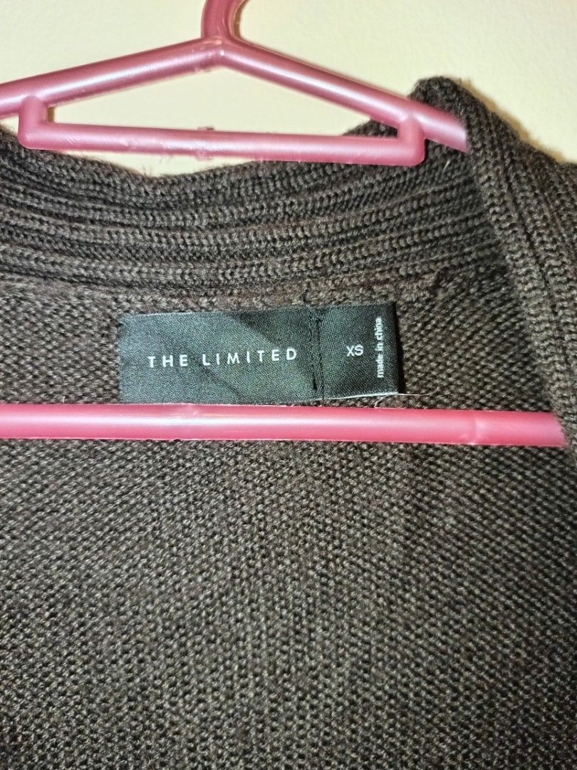 H&M (Limited) Brown Cardigan (Category: Coats, Jackets and Outerwear) located in Dumaguete. Submitted by czodex (Listing ID 1361714632, Image 3). Description: Good for the cold weather Barely used Size XS MOP - GCASH MOD - JNT.