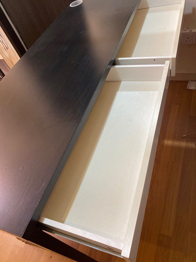 Ikea table (Category: Tables & Sets) located in Kuala Lumpur. Submitted by wansu__ (Listing ID 1361701749, Image 3). Description: .