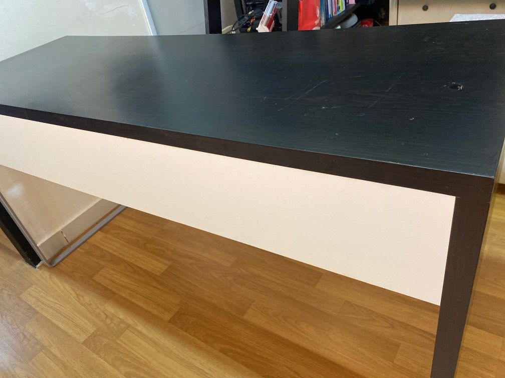 Ikea table (Category: Tables & Sets) located in Kuala Lumpur. Submitted by wansu__ (Listing ID 1361701749, Image 2). Description: .