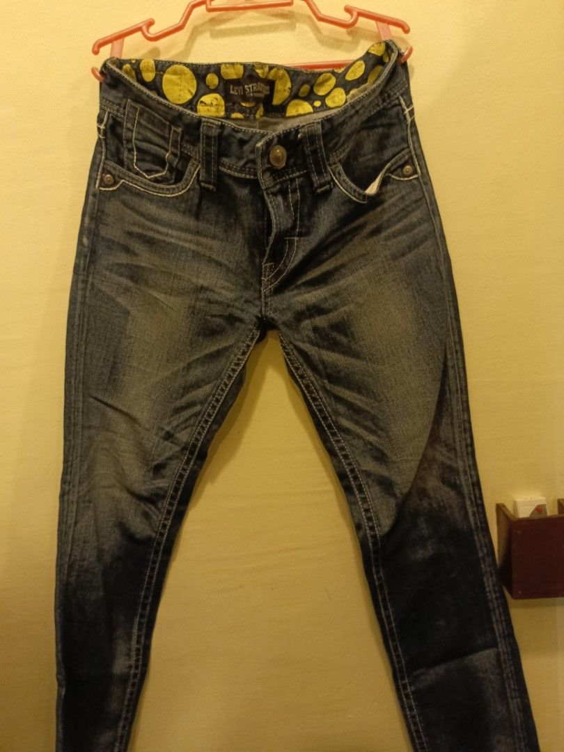 Levi's Strauss & CO. Jeans (Category: Jeans) located in Dumaguete. Submitted by czodex (Listing ID 1361713418, Image 2). Description: Size 30 Length 37 inches width 40 cm.