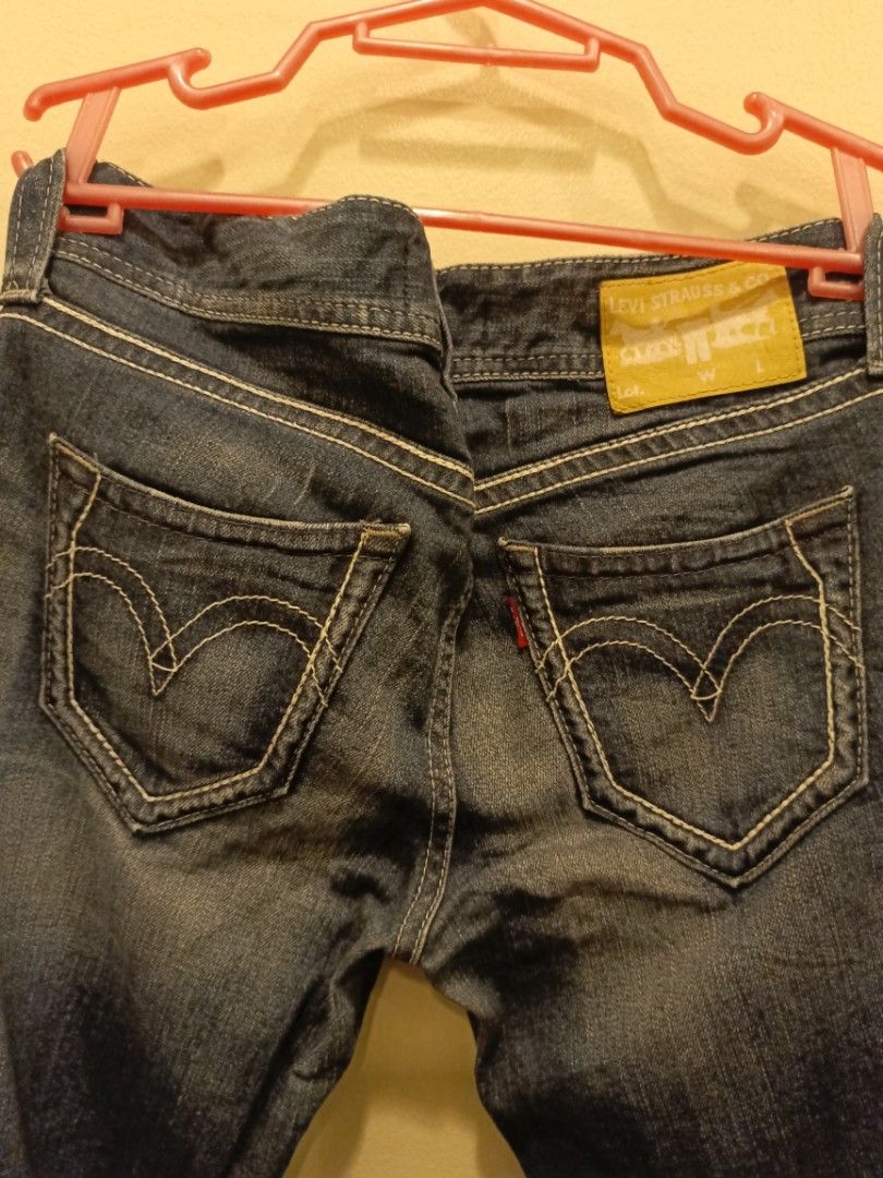 Levi's Strauss & CO. Jeans (Category: Jeans) located in Dumaguete. Submitted by czodex (Listing ID 1361713418, Image 1). Description: Size 30 Length 37 inches width 40 cm.