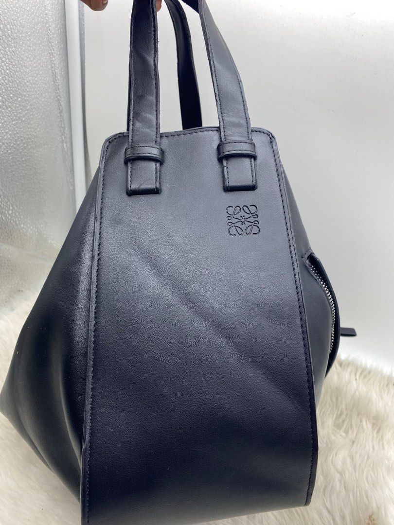 Loewe Hammock bag Gm ❤️ (Category: Luxury Bags & Wallets) located in Bacolod City. Submitted by chuchaystuffs (Listing ID 1361649149, Image 2). Description: Sooo nice and süper Mahal on retail, self authentication is advised Ang Mahal mgpa authenticate nito .
