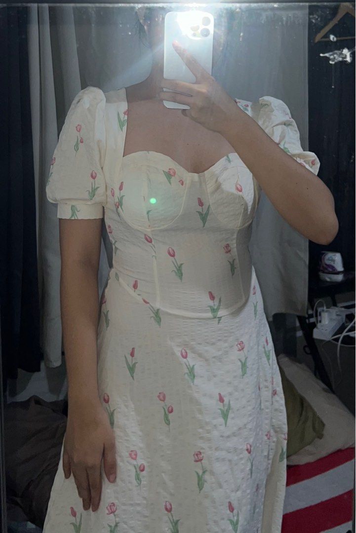 Lovito Tulip Puff Dress (Category: Dresses) located in Quezon City. Submitted by jayb_ (Listing ID 1361758926, Image 1). Description: .