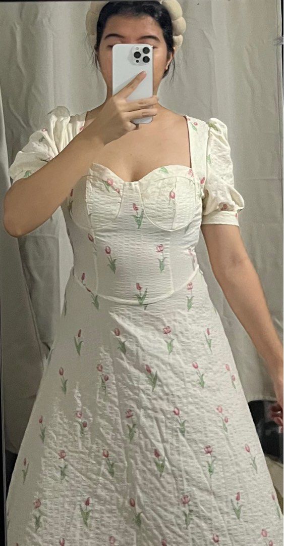 Lovito Tulip Puff Dress (Category: Dresses) located in Quezon City. Submitted by jayb_ (Listing ID 1361758926, Image 2). Description: .