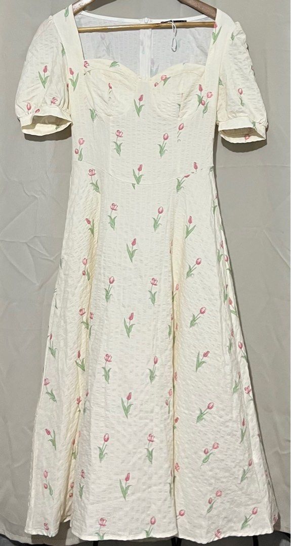 Lovito Tulip Puff Dress (Category: Dresses) located in Quezon City. Submitted by jayb_ (Listing ID 1361758926, Image 3). Description: .
